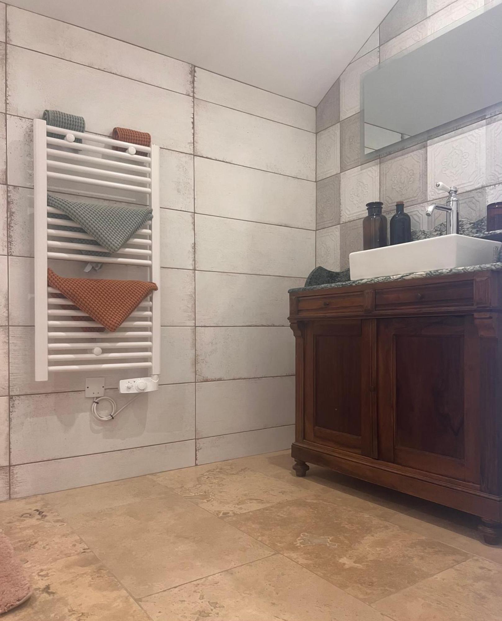 לינה וארוחת בוקר Cuneges Au Pre De Karine מראה חיצוני תמונה